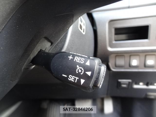 Lexus HS 2013-05 8007319-13