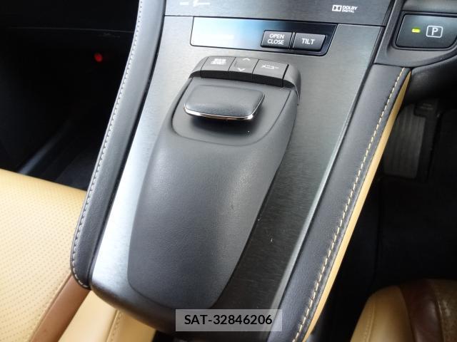 Lexus HS 2013-05 8007319-16