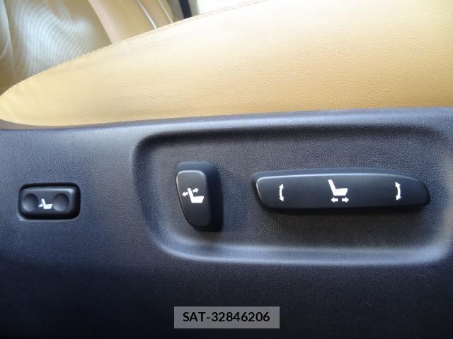 Lexus HS 2013-05 8007319-17