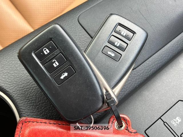 Lexus IS 2016-10 8003194-8