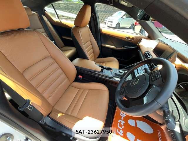 Lexus IS 2025-05 8006570-1