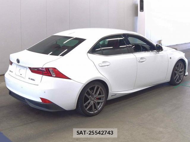 Lexus IS 2013-07 8007505-1