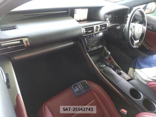 Lexus IS 2013-07 8007505-2