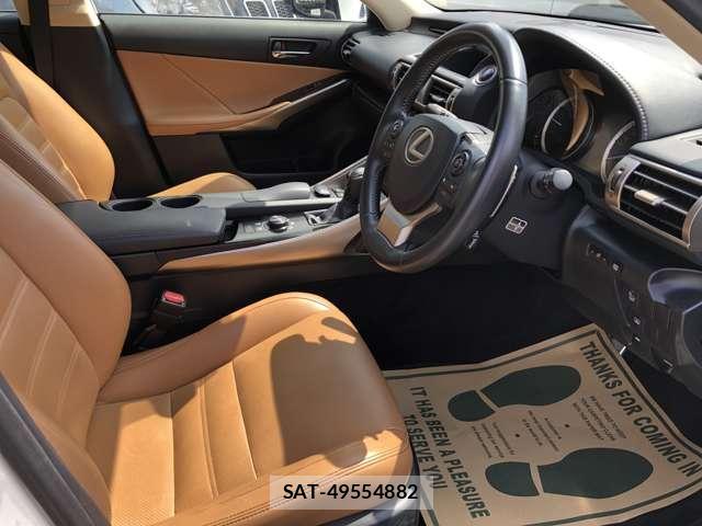 Lexus IS 2013-10 8007737-10