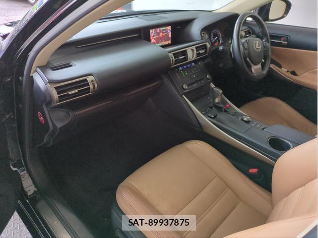 Lexus IS 2015-02 8008912-14