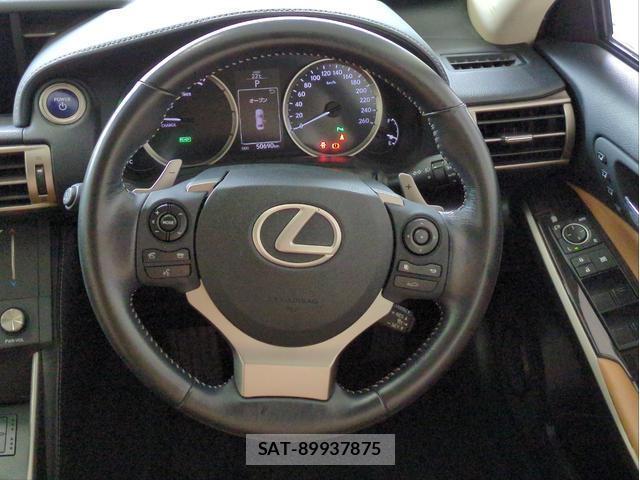 Lexus IS 2015-02 8008912-17