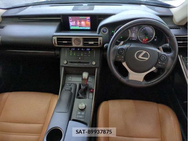 Lexus IS 2015-02 8008912-2