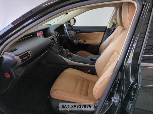 Lexus IS 2015-02 8008912-5