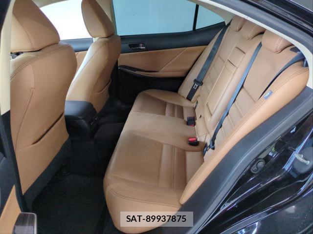 Lexus IS 2015-02 8008912-6