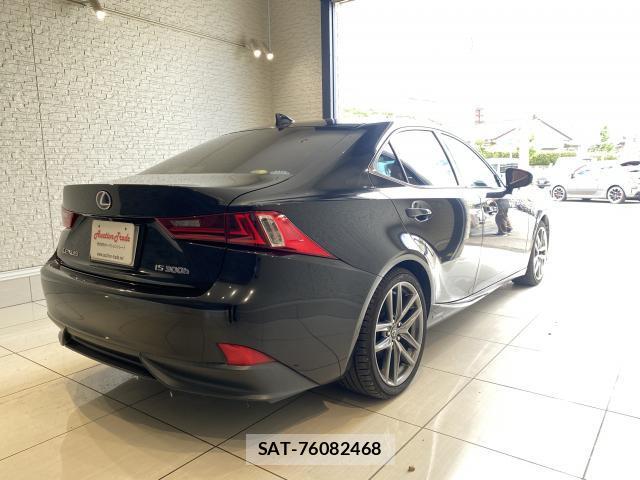 Lexus IS 2014-06 8010415-1