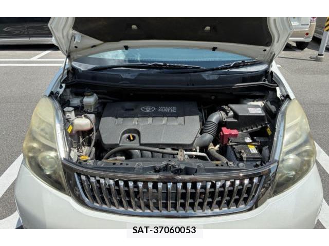 Toyota ISIS 2011-10 8011532-5