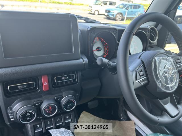 Suzuki JIMNY 2025-07 8009140-4