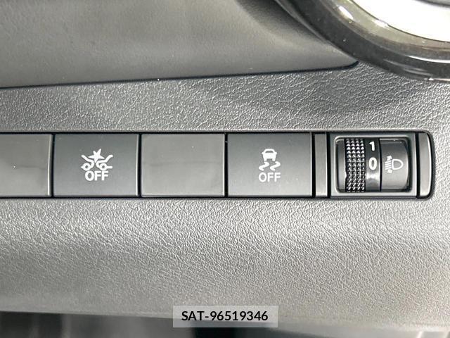 Nissan KICKS 2021-06 8006009-4