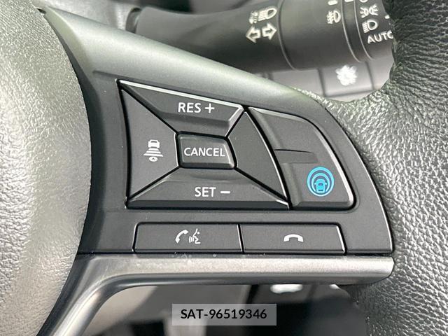 Nissan KICKS 2021-06 8006009-5