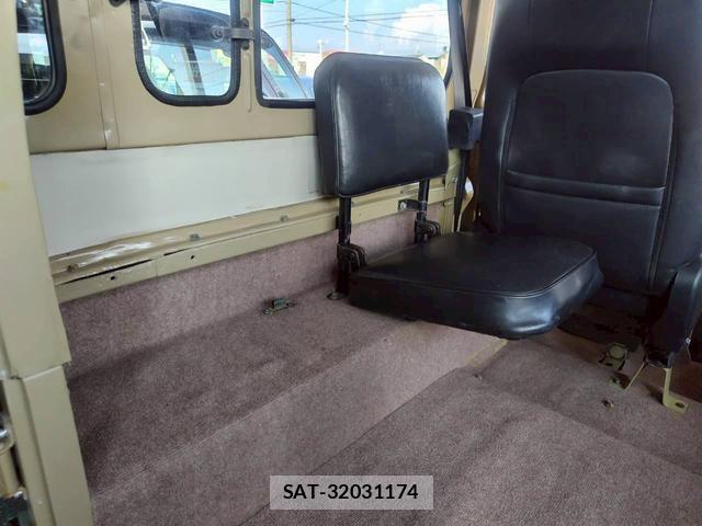 Toyota LAND CRUISER 1981 8011275-13