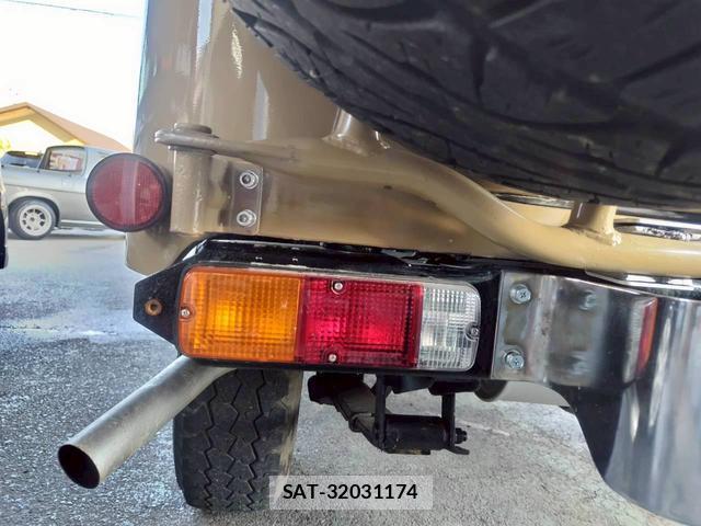 Toyota LAND CRUISER 1981 8011275-17