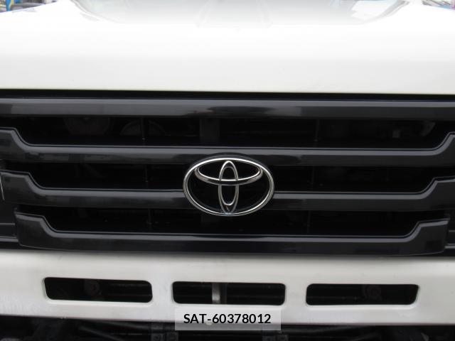 Toyota Land Cruiser 70 1999-10 8006808-11