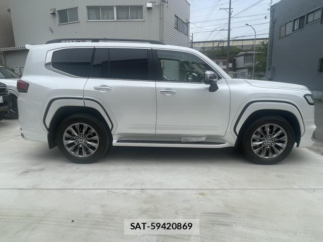 Toyota LAND CRUISER 2024-05 8004477-12