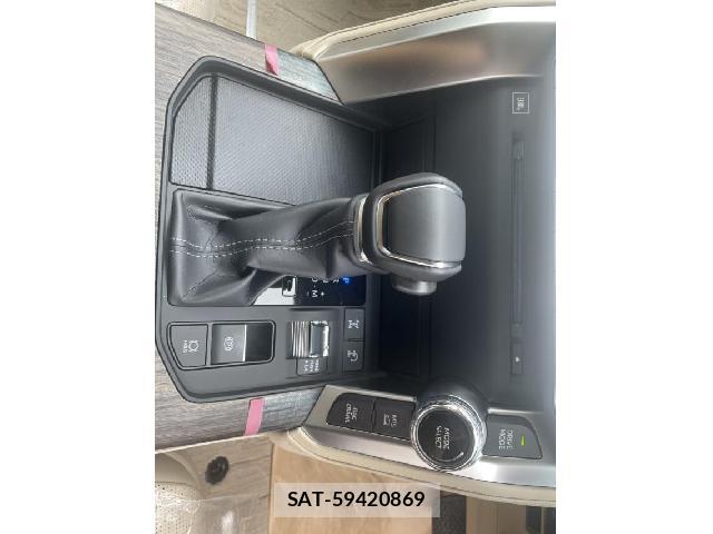 Toyota LAND CRUISER 2024-05 8004477-16