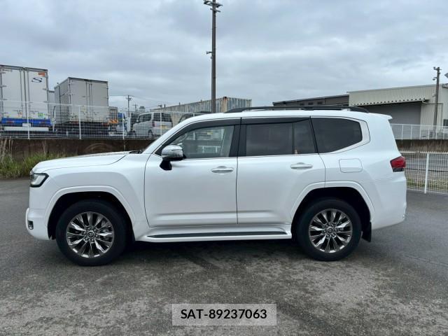 Toyota LAND CRUISER 2024-09 8007522-5