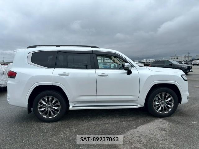 Toyota LAND CRUISER 2024-09 8007522-6