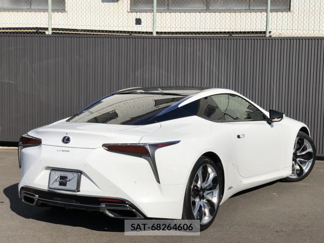Lexus LC 2017-07 8008460-2