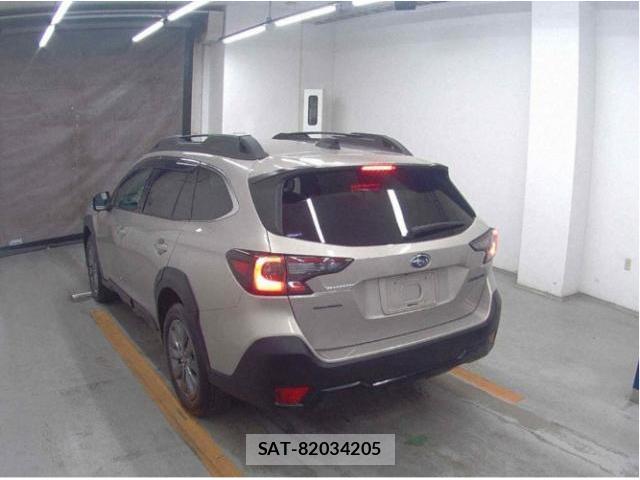 Subaru OUTBACK 2024-04 8011372-1