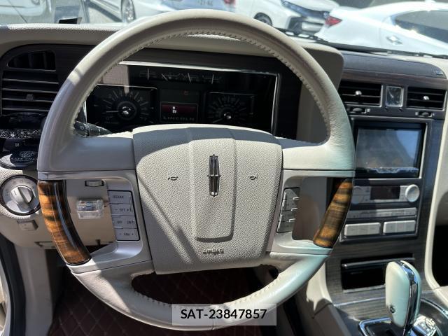 Lincoln NAVIGATOR 2012-11 8010751-12