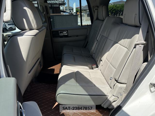 Lincoln NAVIGATOR 2012-11 8010751-7