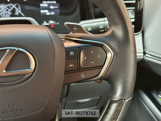 Lexus LM 2024-09 8003247-16