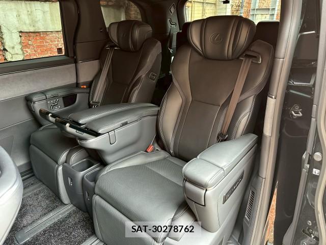 Lexus LM 2024-09 8003247-17