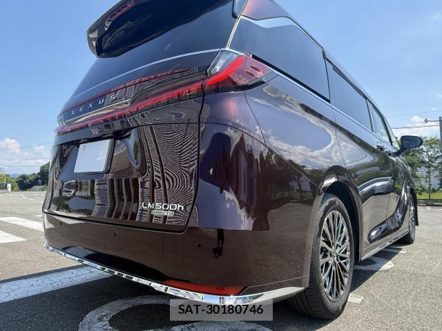 Lexus LM 2025-02 8005932-14