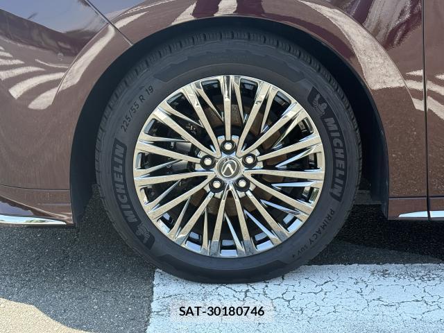 Lexus LM 2025-02 8005932-19