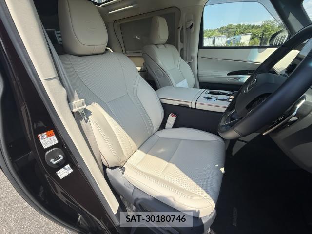 Lexus LM 2025-02 8005932-5