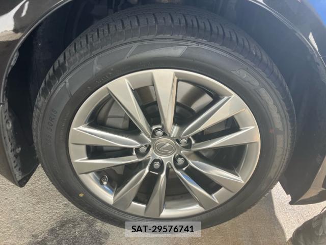 Lexus LS 2015-05 8005547-12