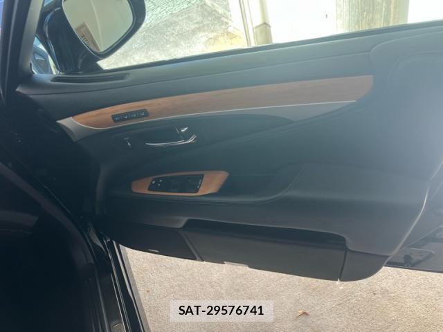 Lexus LS 2015-05 8005547-7