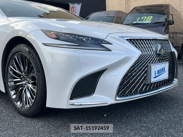 Lexus LS 2018 8008750-11