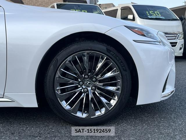 Lexus LS 2018 8008750-12