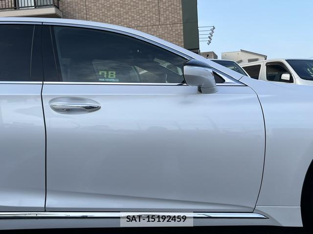Lexus LS 2018 8008750-16