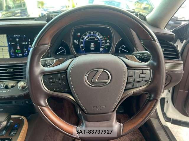 Lexus LS 2018-08 8010337-13