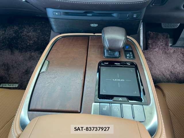 Lexus LS 2018-08 8010337-15