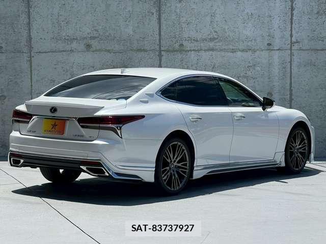 Lexus LS 2018-08 8010337-3