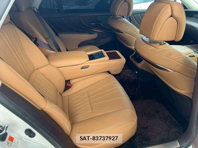 Lexus LS 2018-08 8010337-7