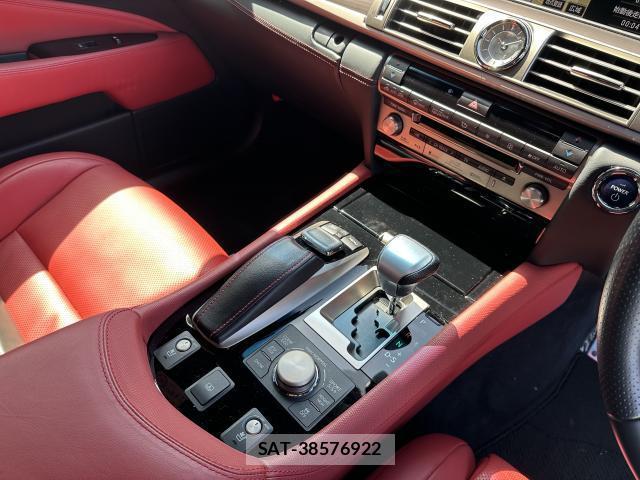 Lexus LS 2015-03 7817880-11