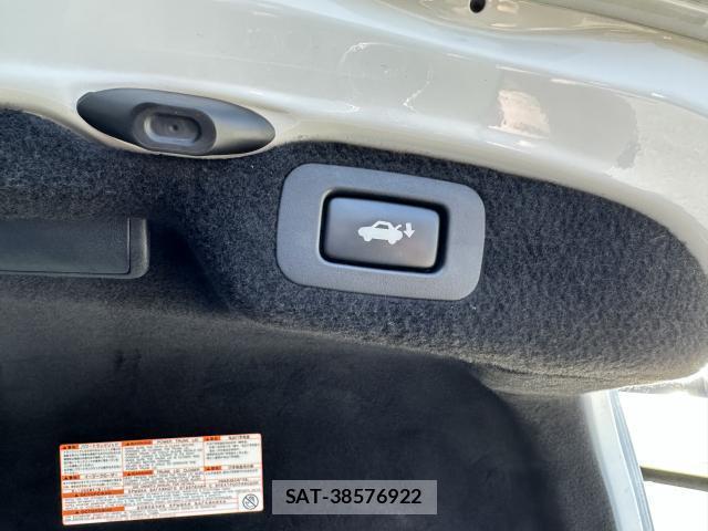 Lexus LS 2015-03 7817880-4