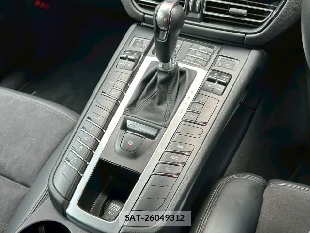 Porsche MACAN 2021-05 8003246-16