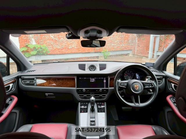 Porsche MACAN 2022-09 8003251-1