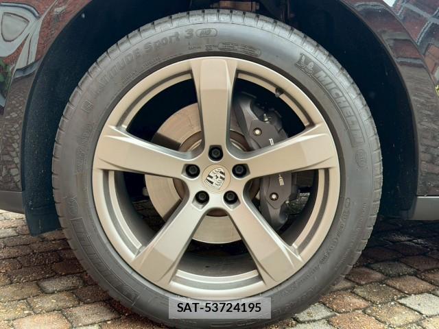 Porsche MACAN 2022-09 8003251-12