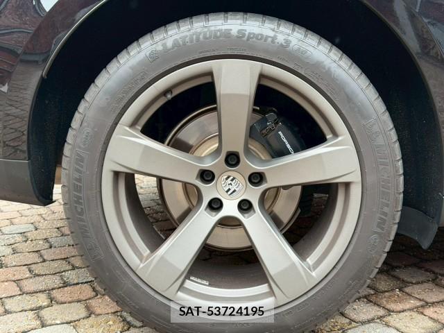 Porsche MACAN 2022-09 8003251-13