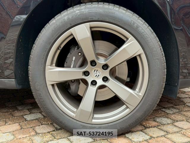 Porsche MACAN 2022-09 8003251-14